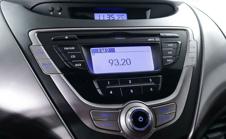 Hyundai Elantra - Фото 11