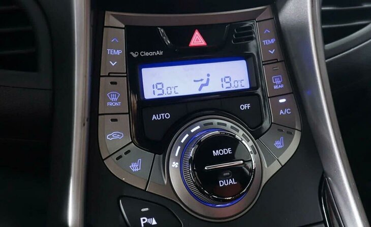 Hyundai Elantra - Фото 12