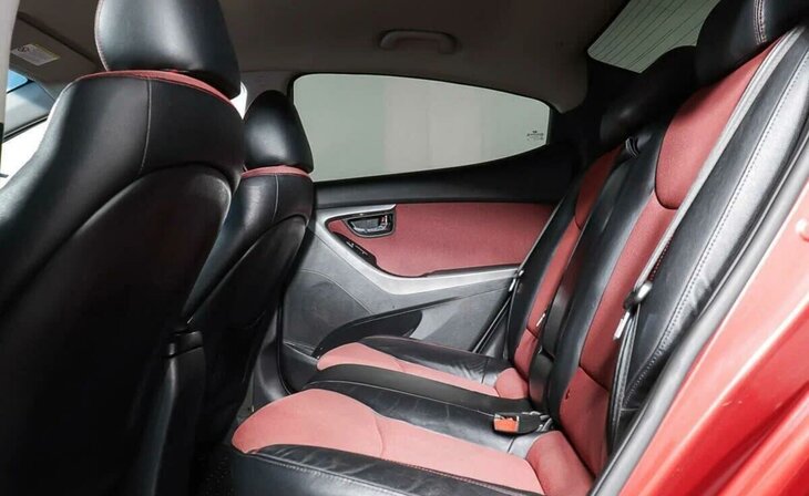Hyundai Elantra - Фото 15