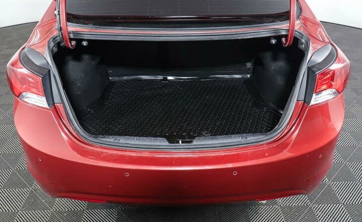 Hyundai Elantra - Фото 16