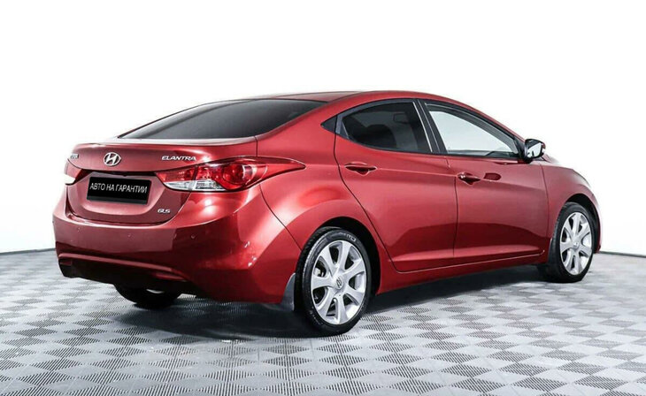 Hyundai Elantra - Фото 4