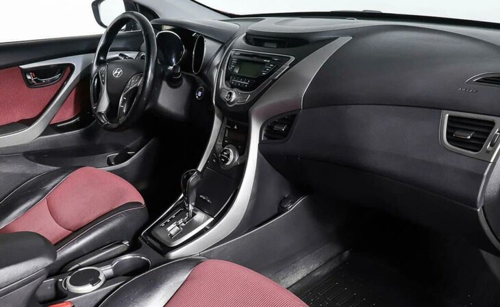 Hyundai Elantra - Фото 8