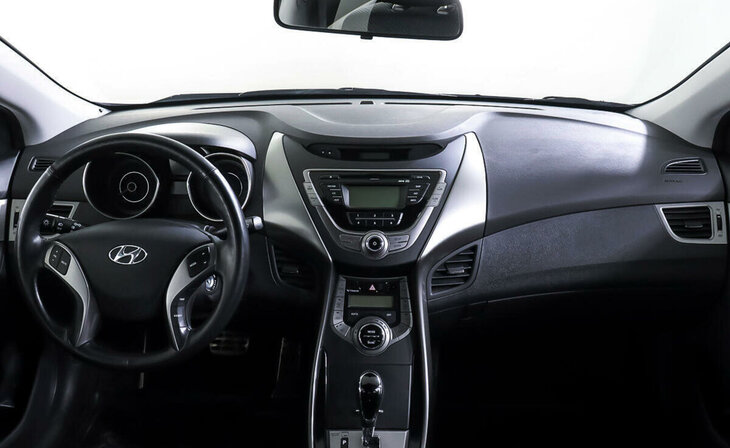 Hyundai Elantra - Фото 9