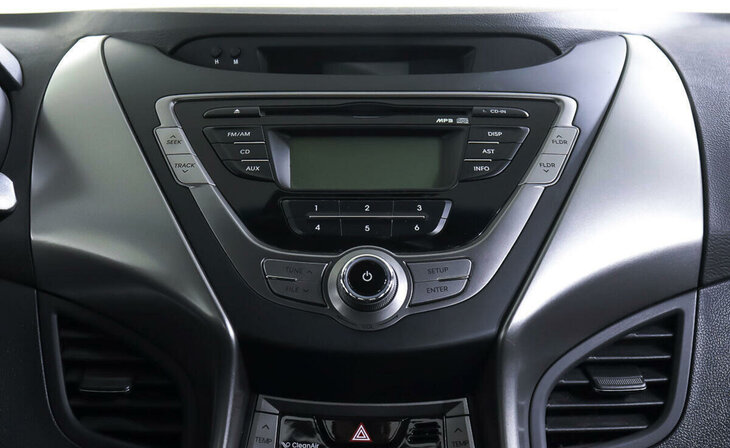 Hyundai Elantra - Фото 12