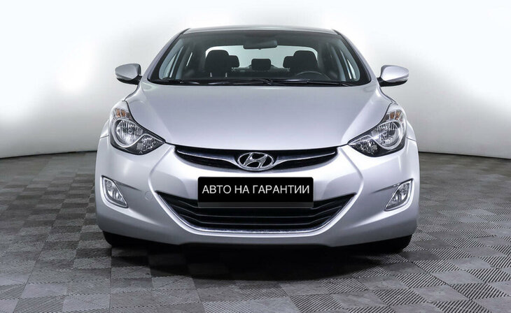Hyundai Elantra - Фото 1