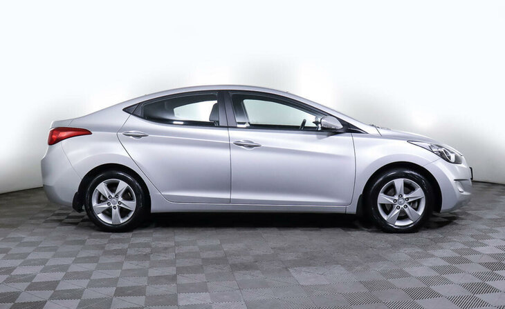 Hyundai Elantra - Фото 3