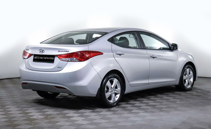 Hyundai Elantra - Фото 4