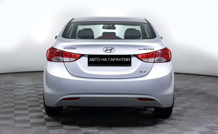 Hyundai Elantra - Фото 5