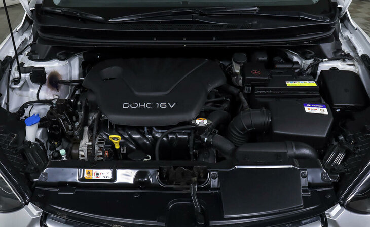 Hyundai Elantra - Фото 6