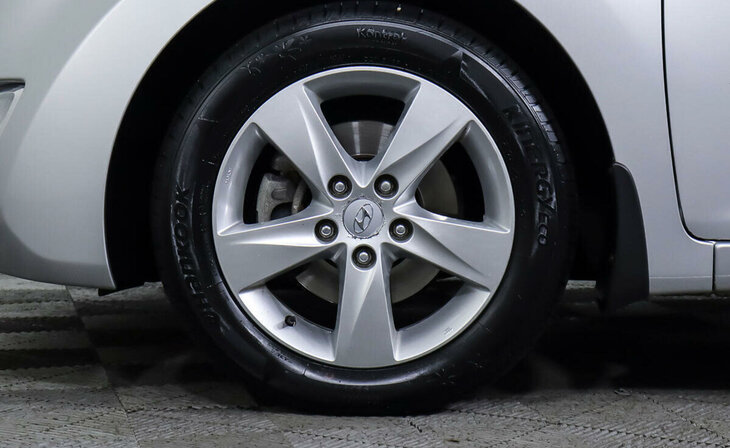 Hyundai Elantra - Фото 7