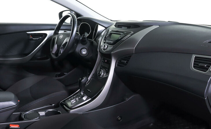 Hyundai Elantra - Фото 8