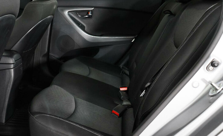 Hyundai Elantra - Фото 10