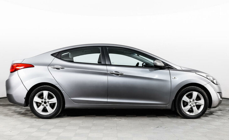 Hyundai Elantra - Фото 3