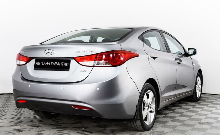 Hyundai Elantra - Фото 4