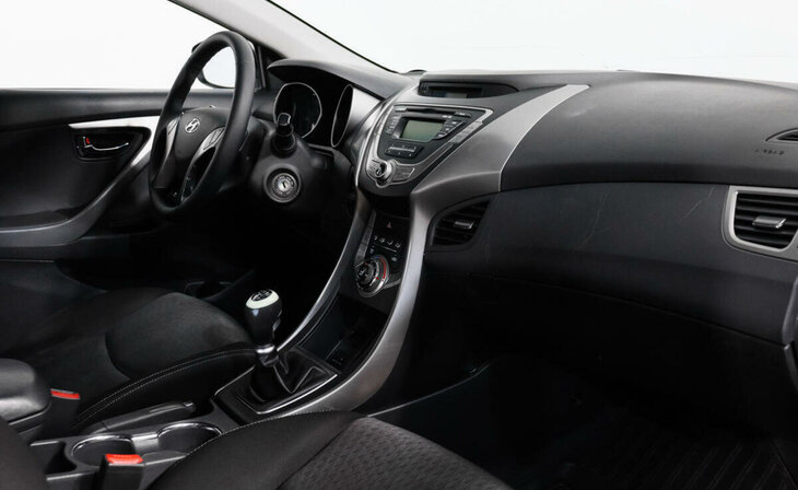 Hyundai Elantra - Фото 6