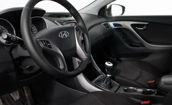 Hyundai Elantra - Фото 8