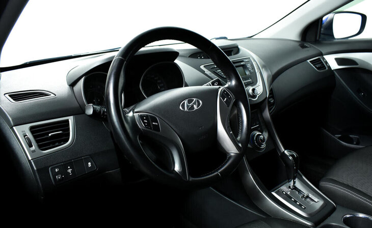Hyundai Elantra - Фото 9