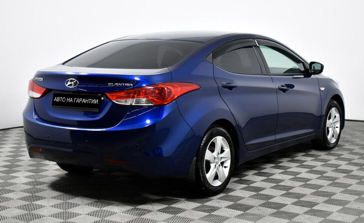 Hyundai Elantra - Фото 4