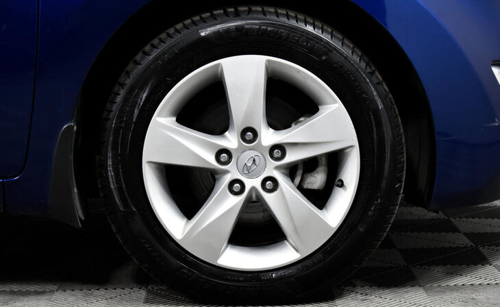 Hyundai Elantra - Фото 6
