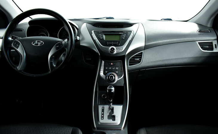 Hyundai Elantra - Фото 8