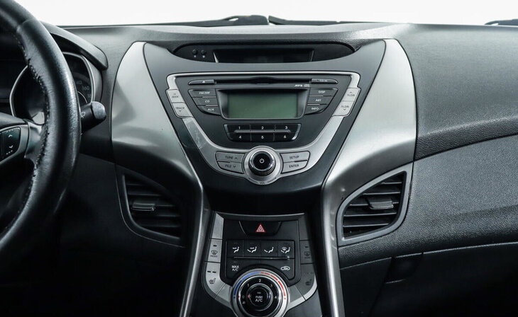 Hyundai Elantra - Фото 9