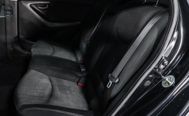 Hyundai Elantra - Фото 10