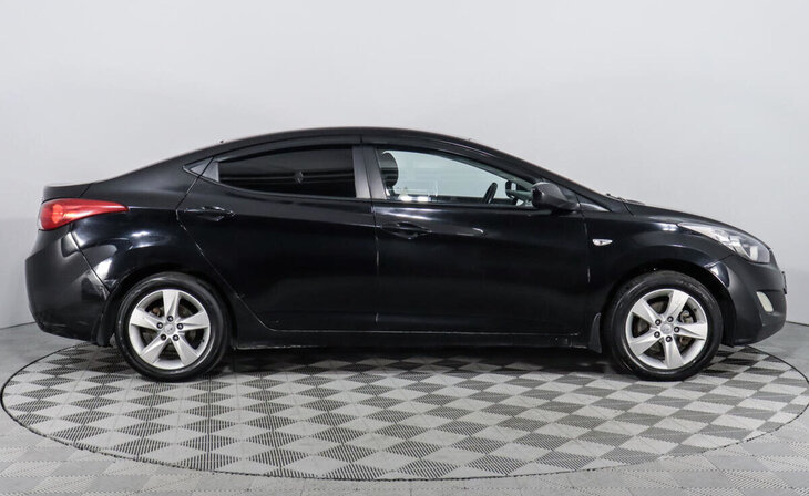 Hyundai Elantra - Фото 3