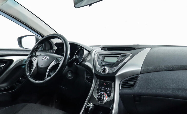 Hyundai Elantra - Фото 6