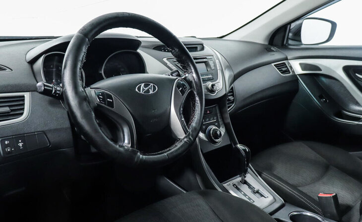 Hyundai Elantra - Фото 7
