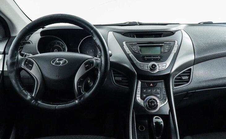 Hyundai Elantra - Фото 8