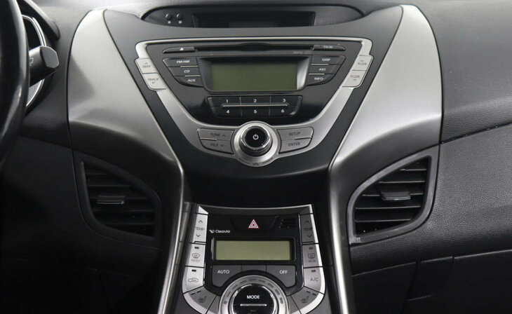 Hyundai Elantra - Фото 9