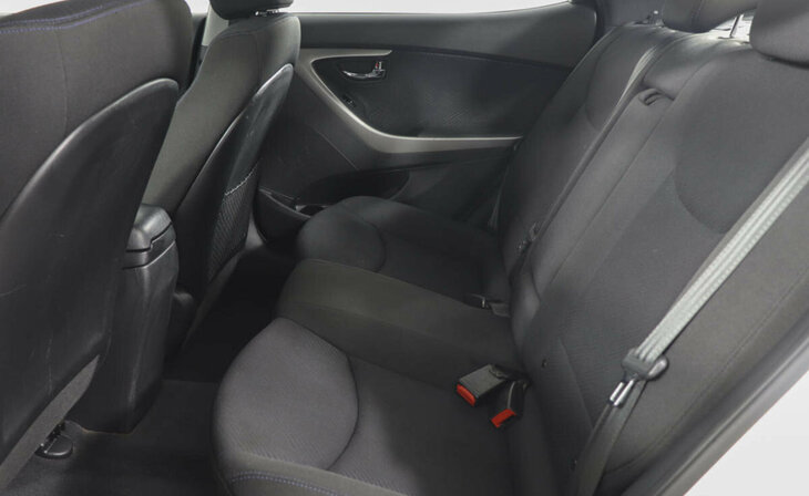 Hyundai Elantra - Фото 10