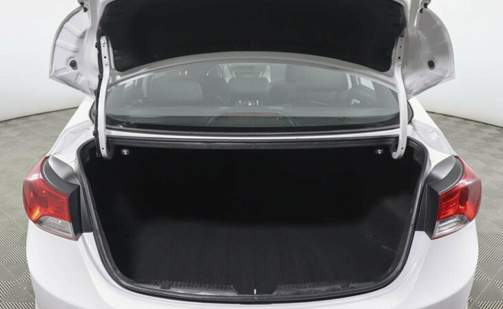 Hyundai Elantra - Фото 11