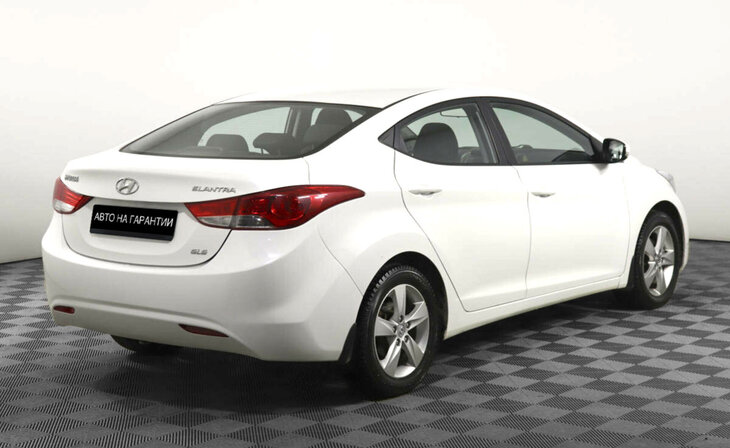 Hyundai Elantra - Фото 2