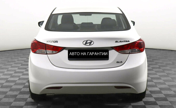 Hyundai Elantra - Фото 3