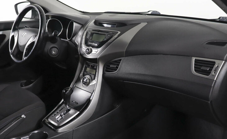 Hyundai Elantra - Фото 6
