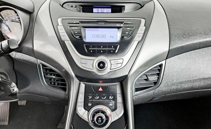 Hyundai Elantra - Фото 9