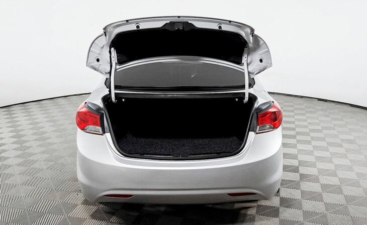 Hyundai Elantra - Фото 11