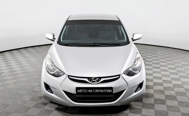 Hyundai Elantra - Фото 1