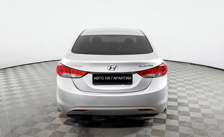Hyundai Elantra - Фото 3
