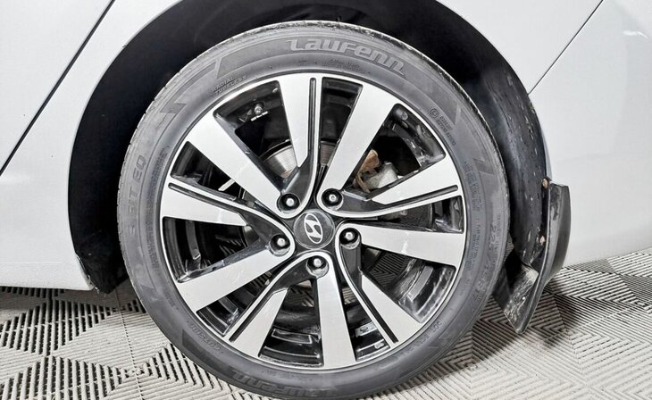 Hyundai Elantra - Фото 5