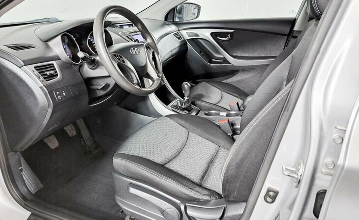 Hyundai Elantra - Фото 7
