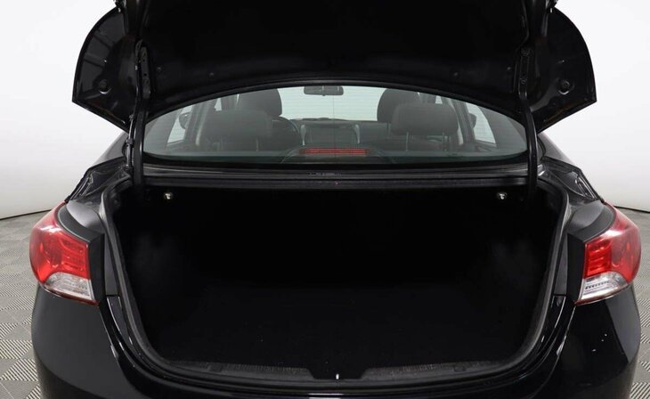 Hyundai Elantra - Фото 10