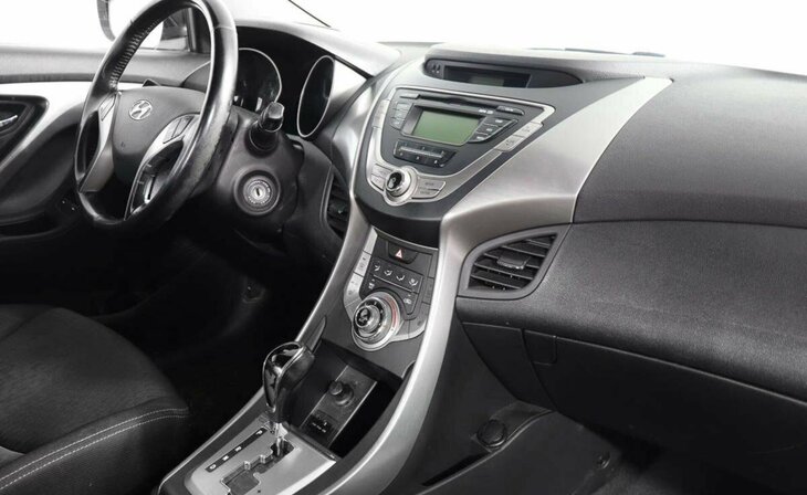 Hyundai Elantra - Фото 4