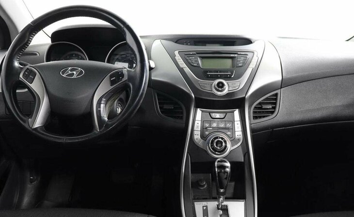Hyundai Elantra - Фото 5