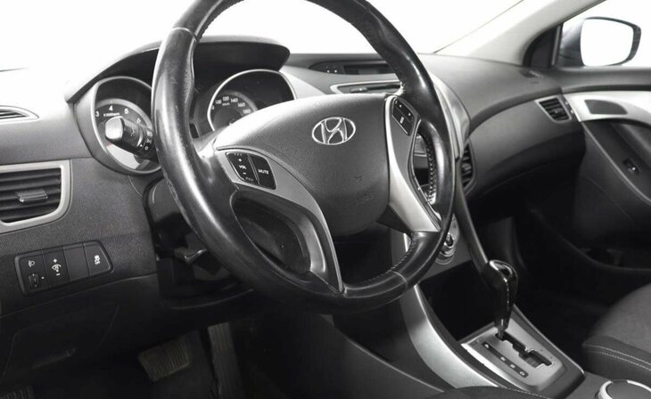 Hyundai Elantra - Фото 6
