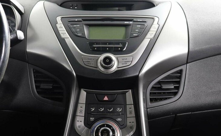 Hyundai Elantra - Фото 7