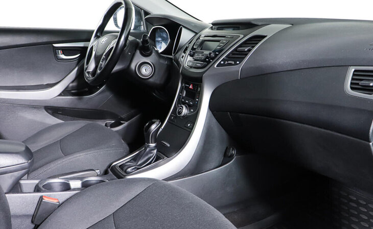 Hyundai Elantra - Фото 9