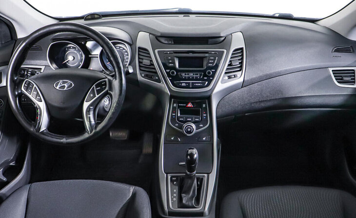 Hyundai Elantra - Фото 10