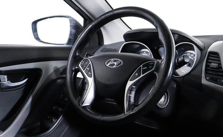 Hyundai Elantra - Фото 11